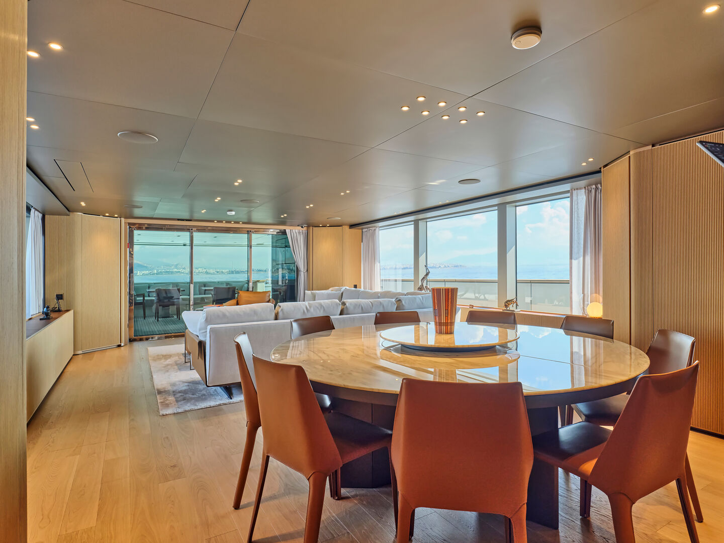 K2 yacht dining