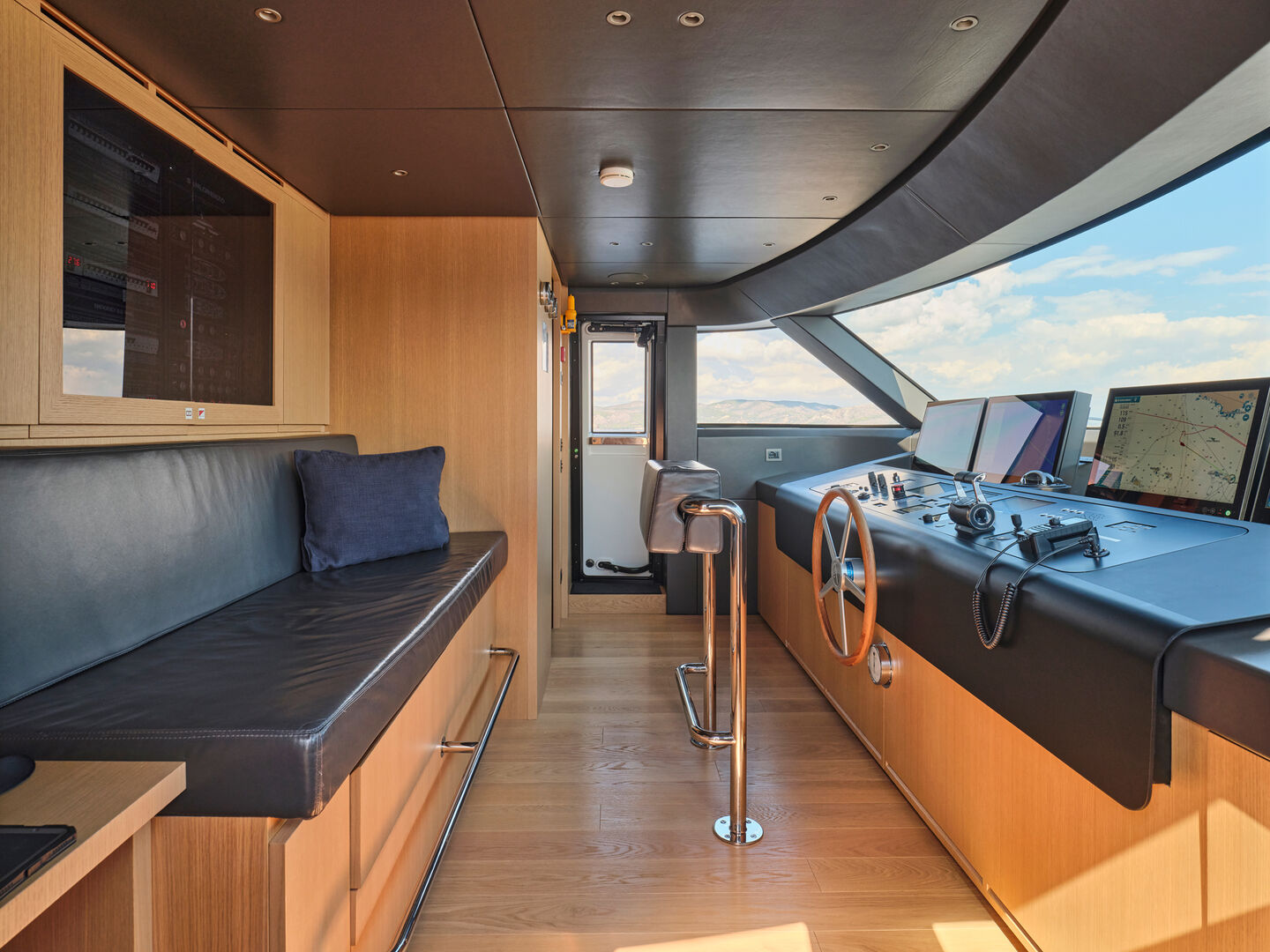 K2 yacht wheelhouse