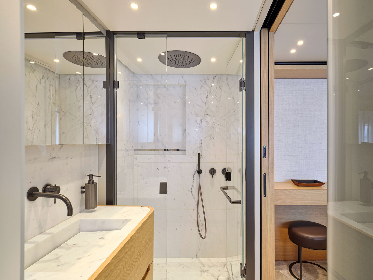 K2 yacht bathroom