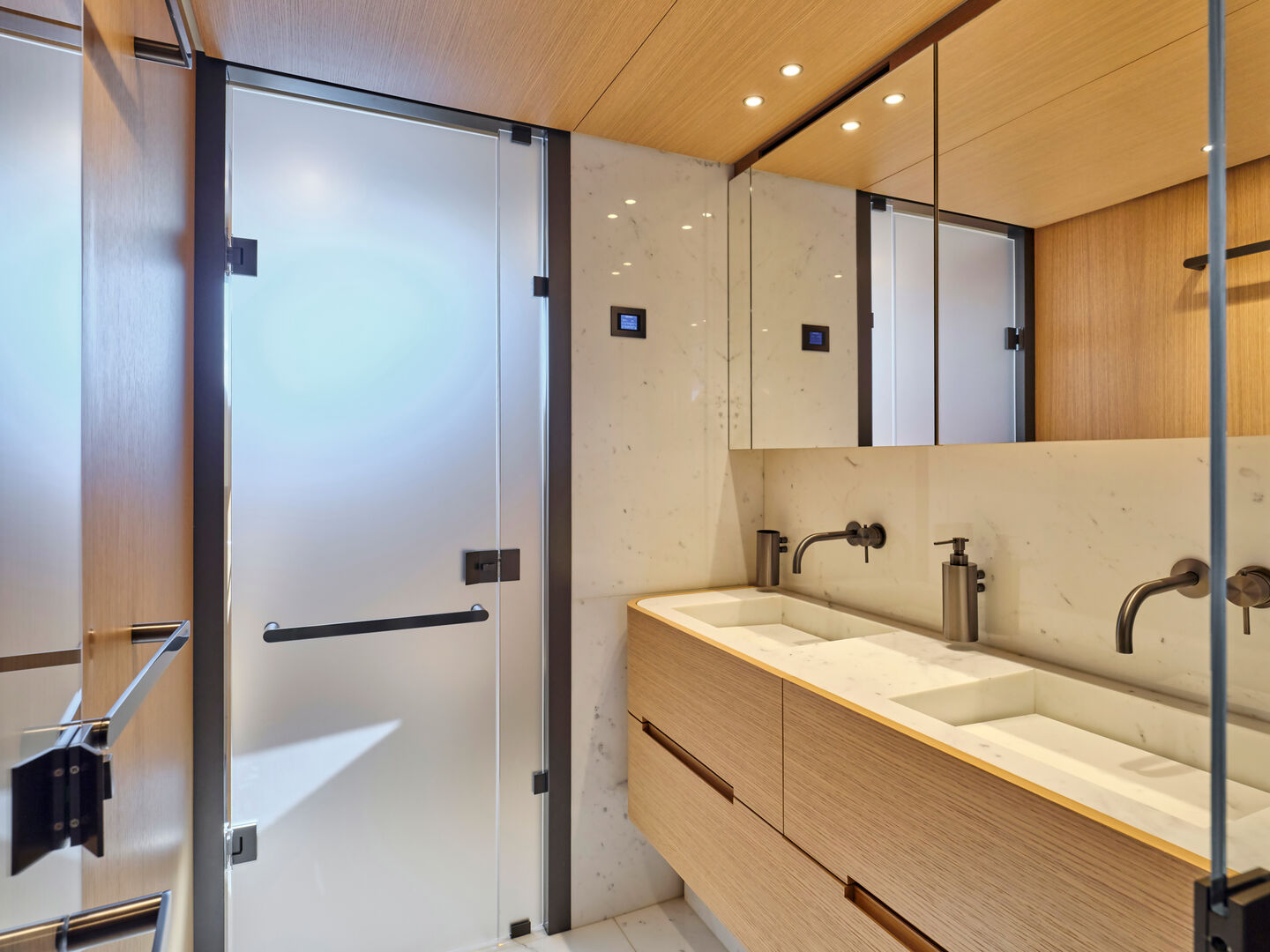 K2 yacht bathroom