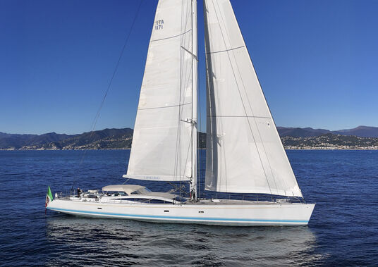 Capricorno yacht sailing 