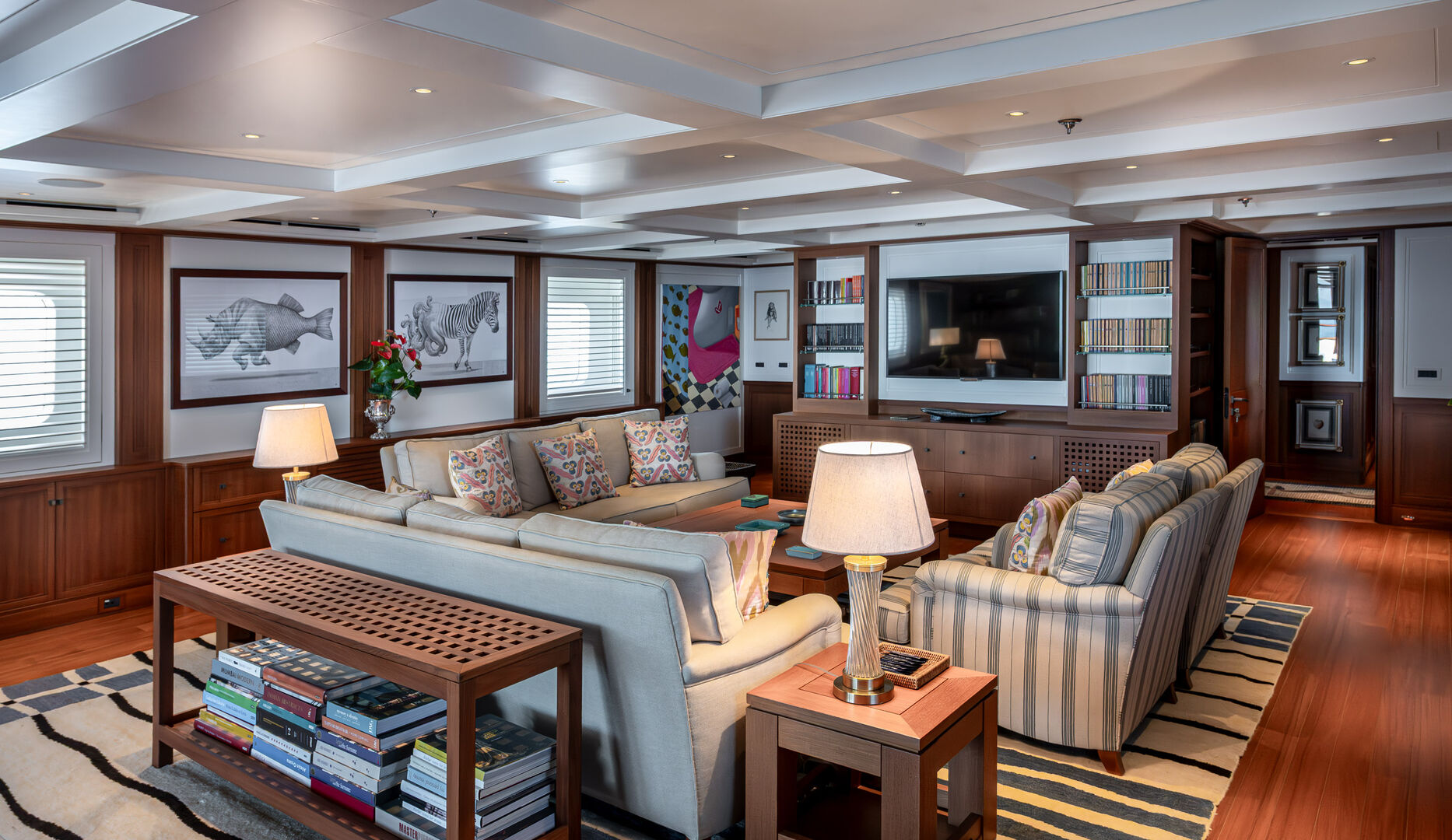 Meserret II yacht saloon