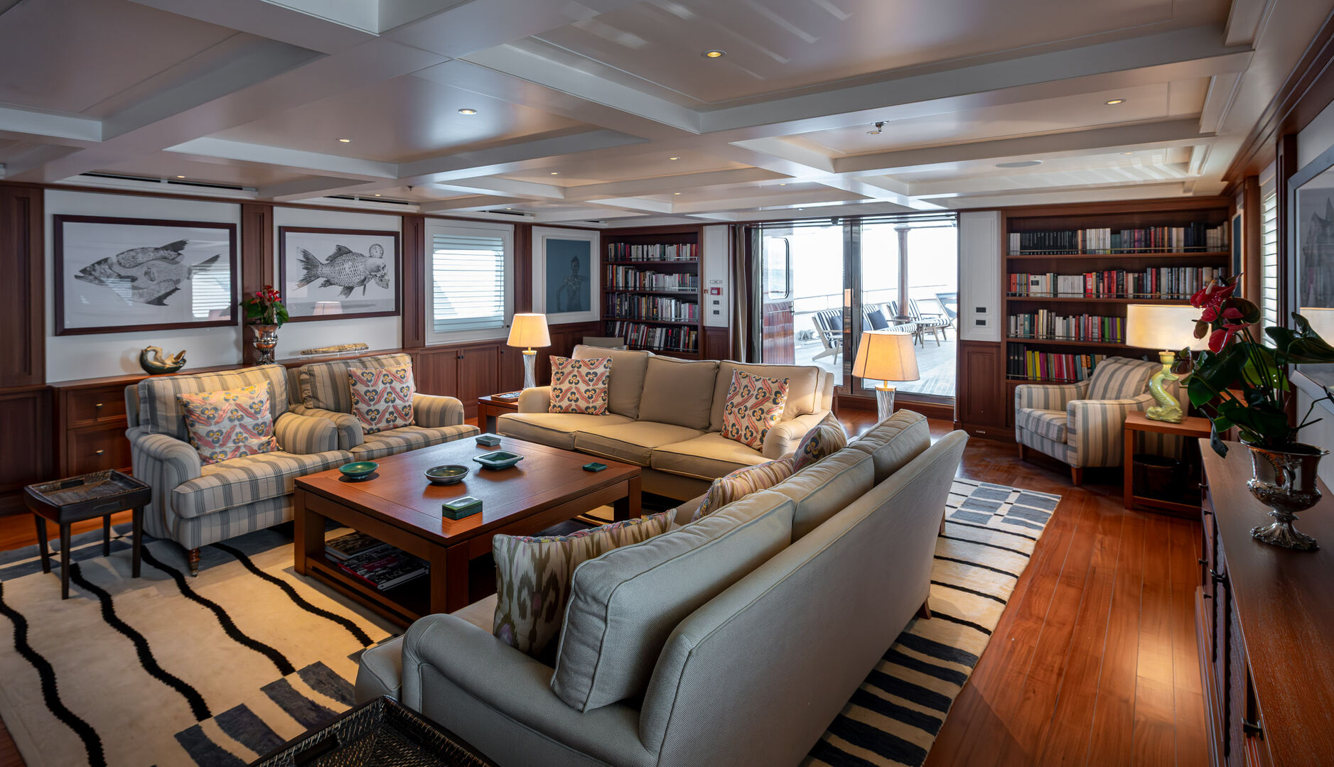 Meserret II yacht saloon