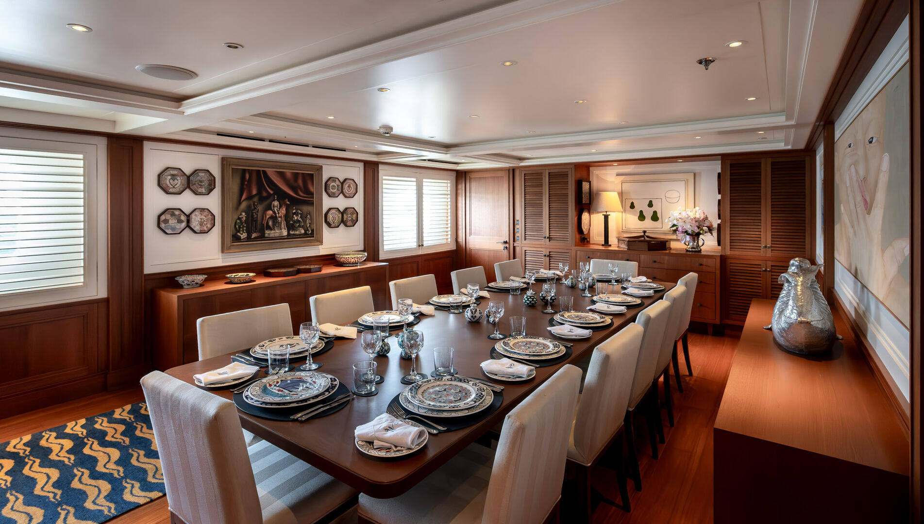 Meserret II yacht dining