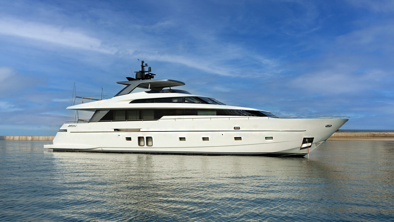29m Sanlorenzo motor yacht Lady AB sold