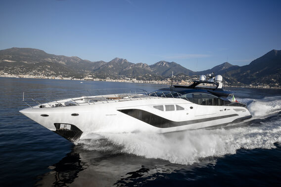 No Rush yacht cruising