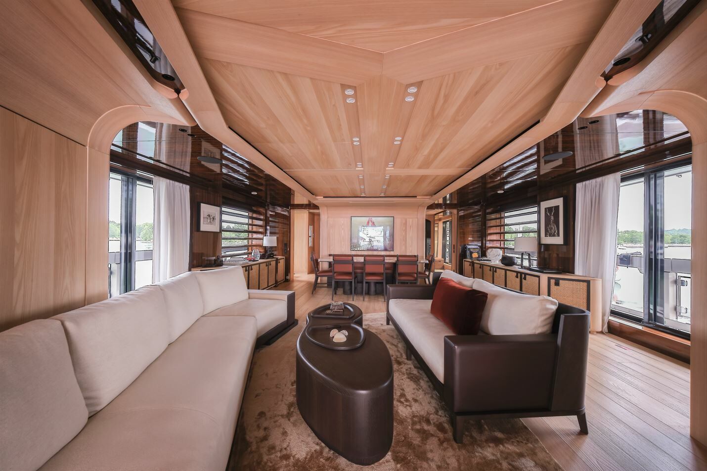 Annabella yacht saloon