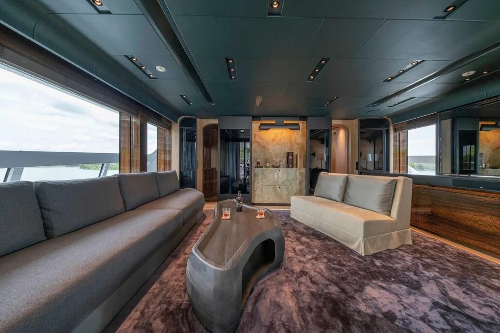 Annabella yacht saloon