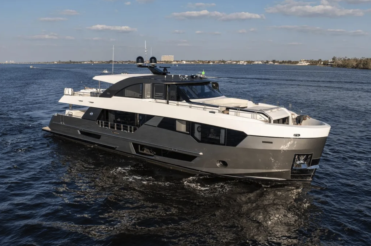 30M Ocean Alexander 30R Motor Yacht Sold