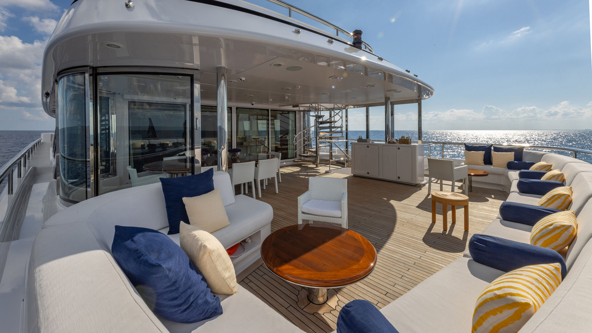 Netanya 8 yacht deck