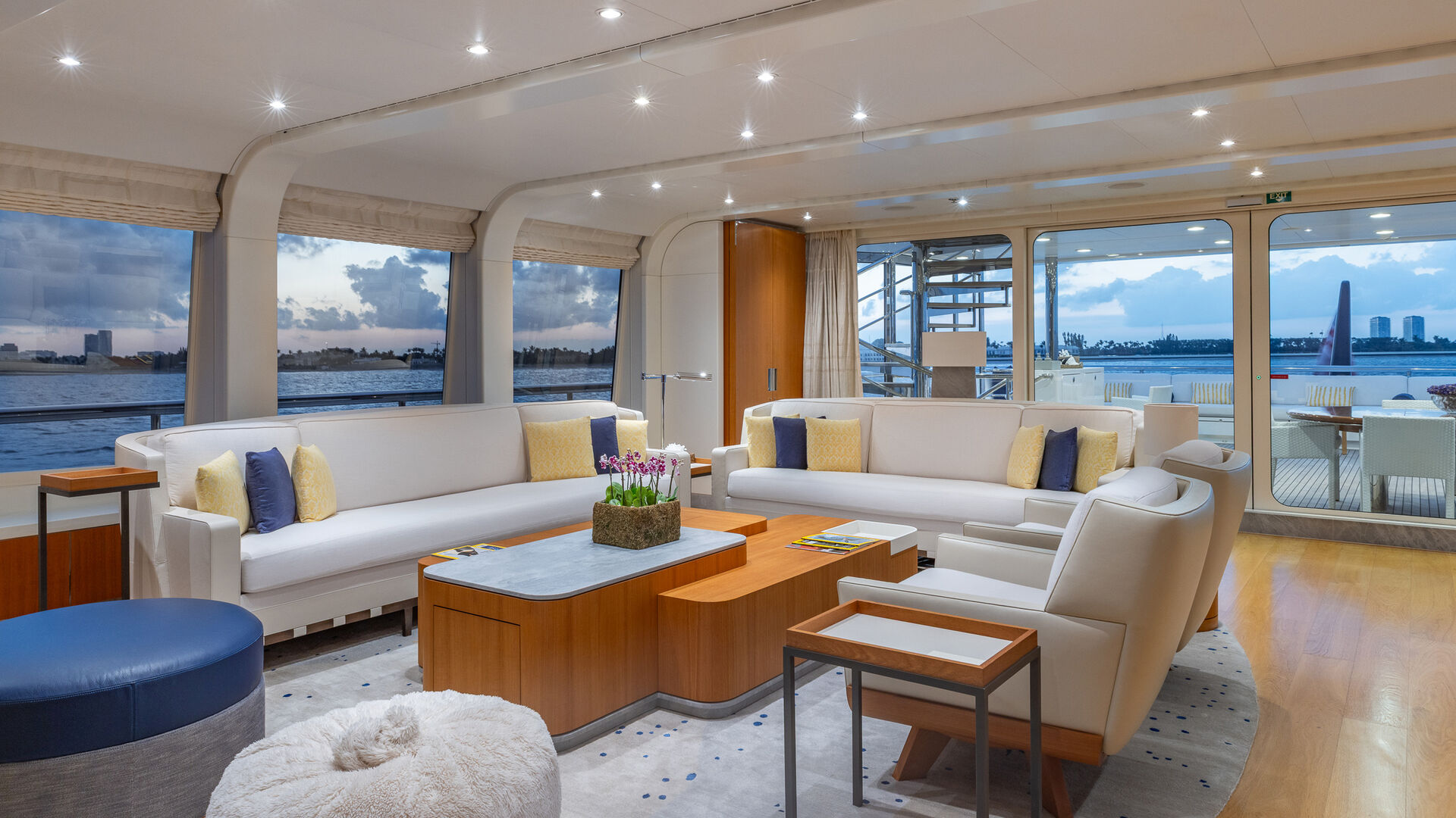 Netanya 8 yacht saloon