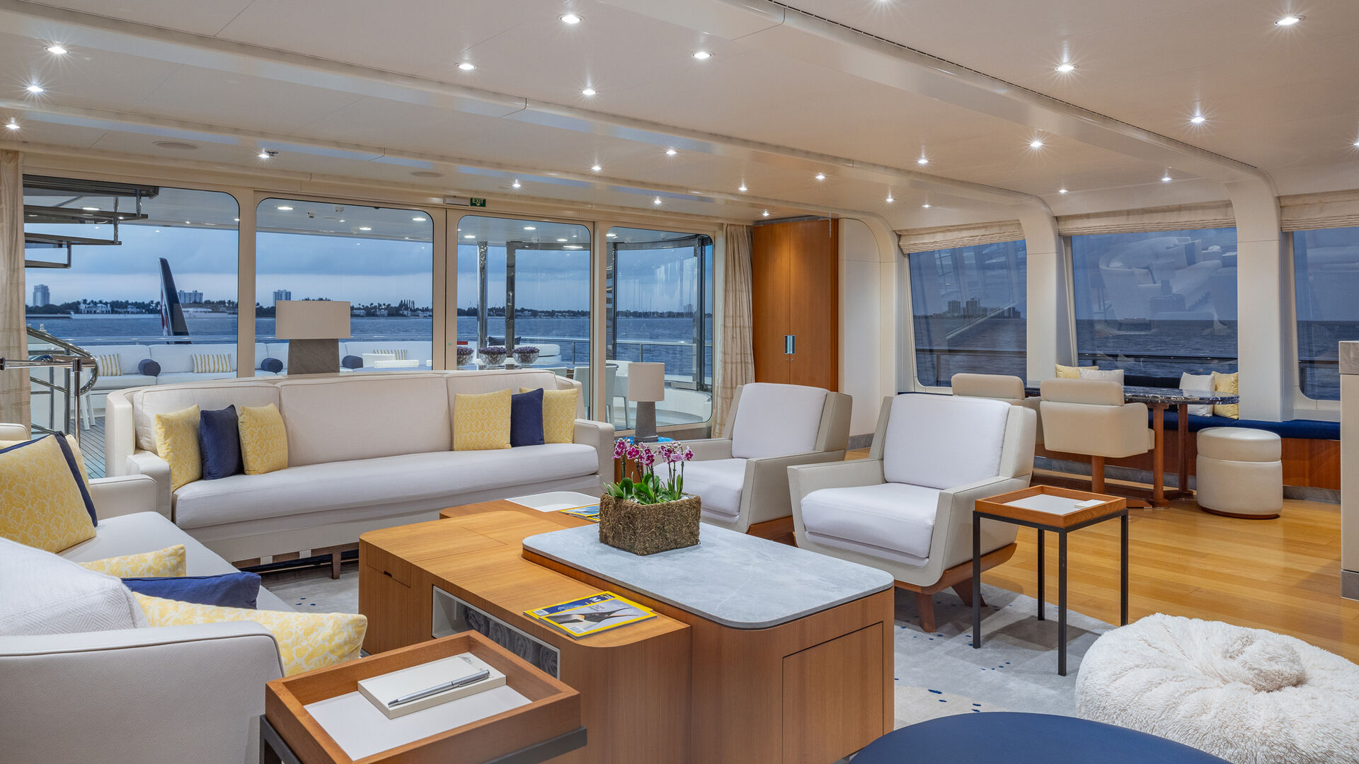 Netanya 8 yacht saloon