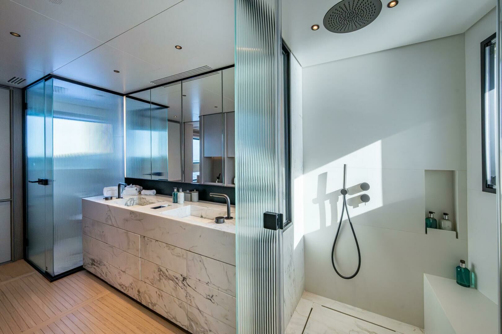 Kings Lair yacht bathroom