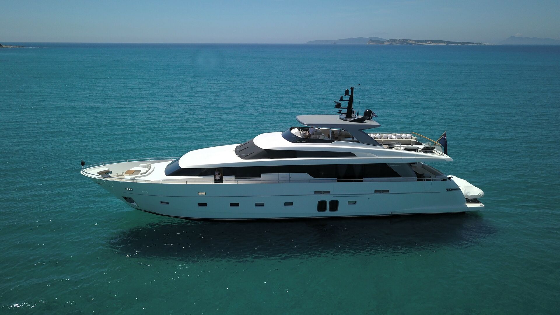 29m Sanlorenzo motor yacht Kitaro sold