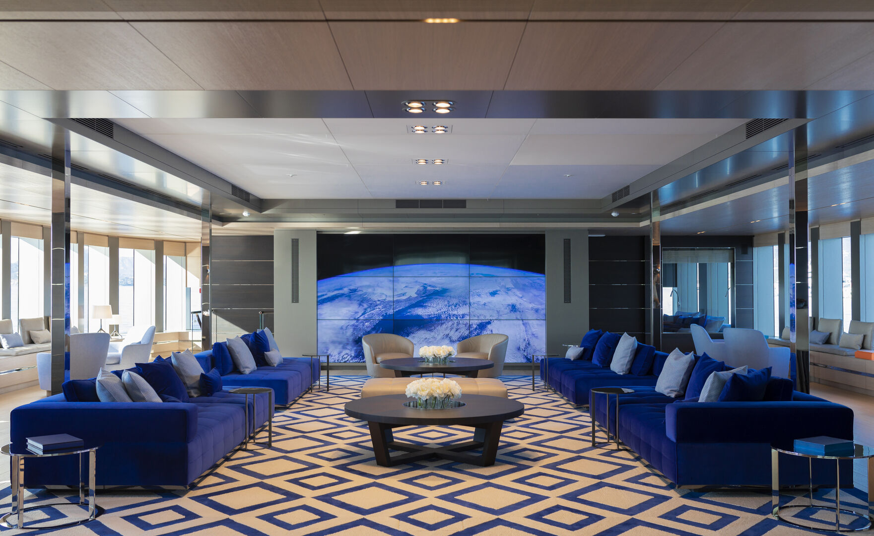 Bold yacht saloon