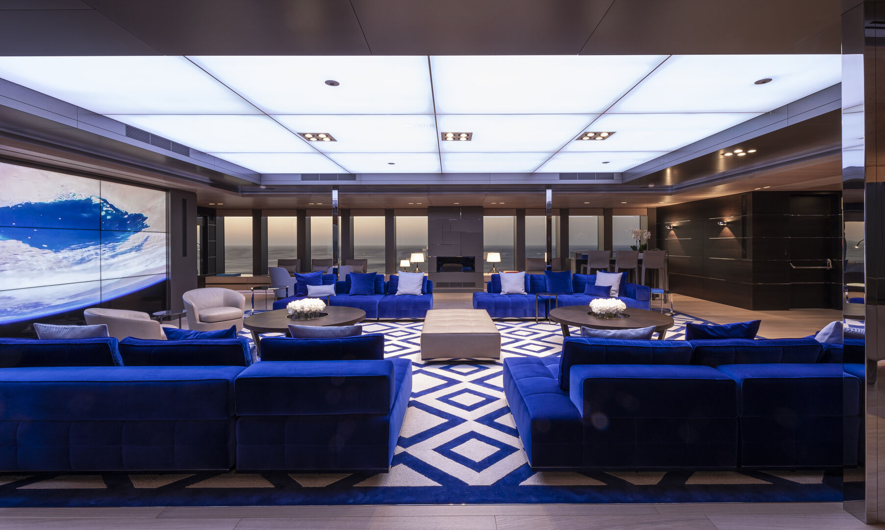 Bold yacht saloon