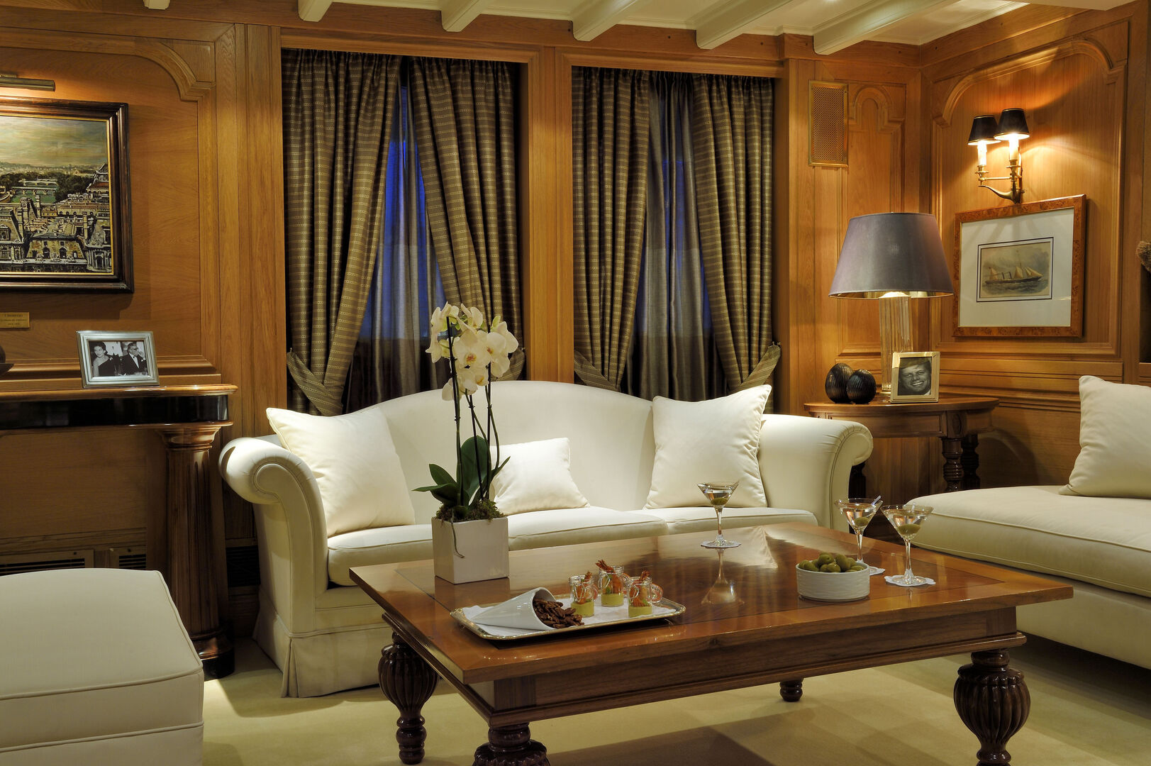 Christina O yacht saloon 