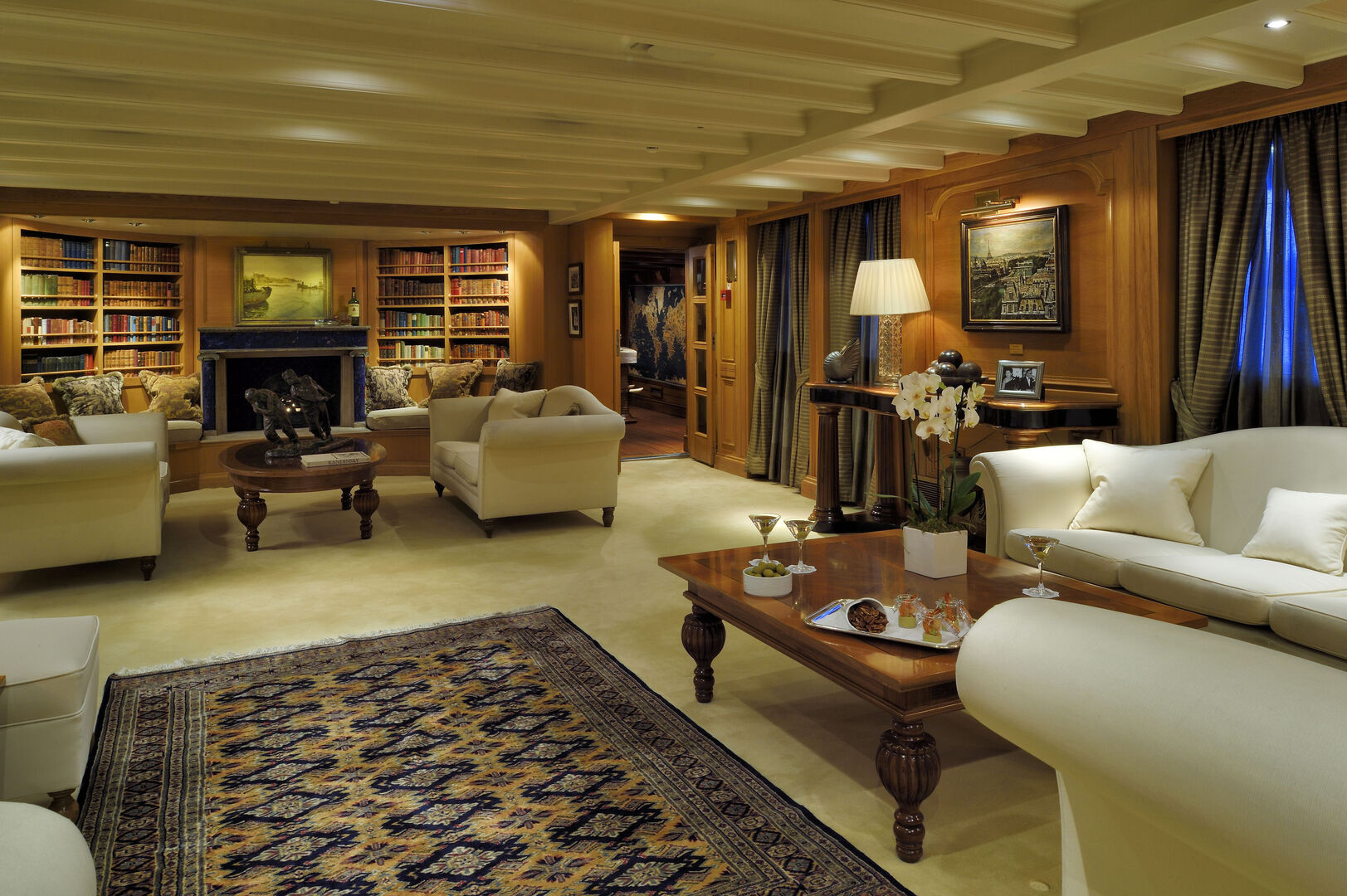 Christina O yacht saloon 