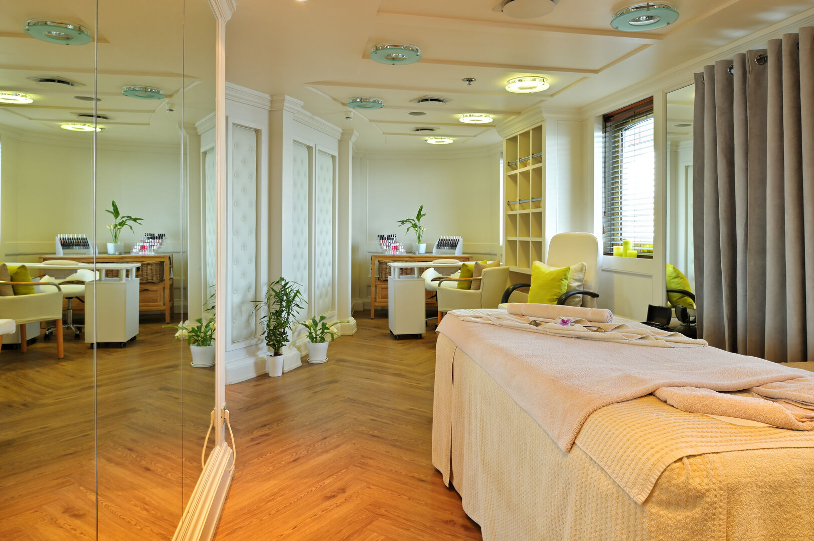Christina O yacht spa 