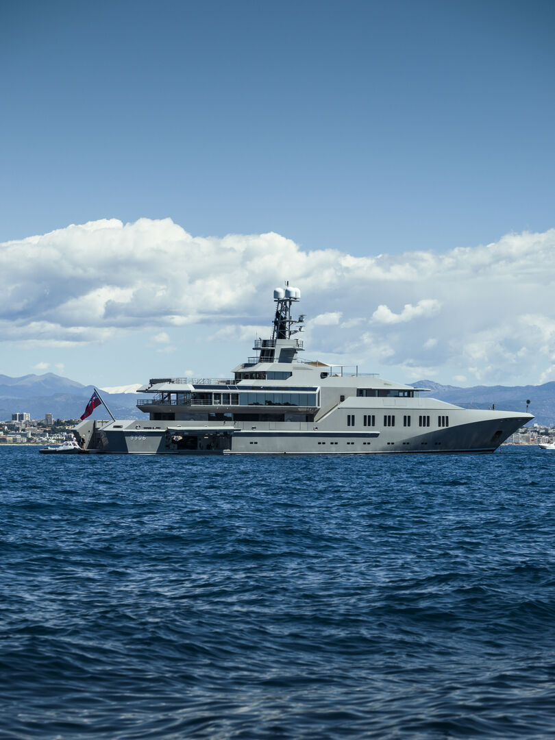 Skat yacht anchored in Cannes