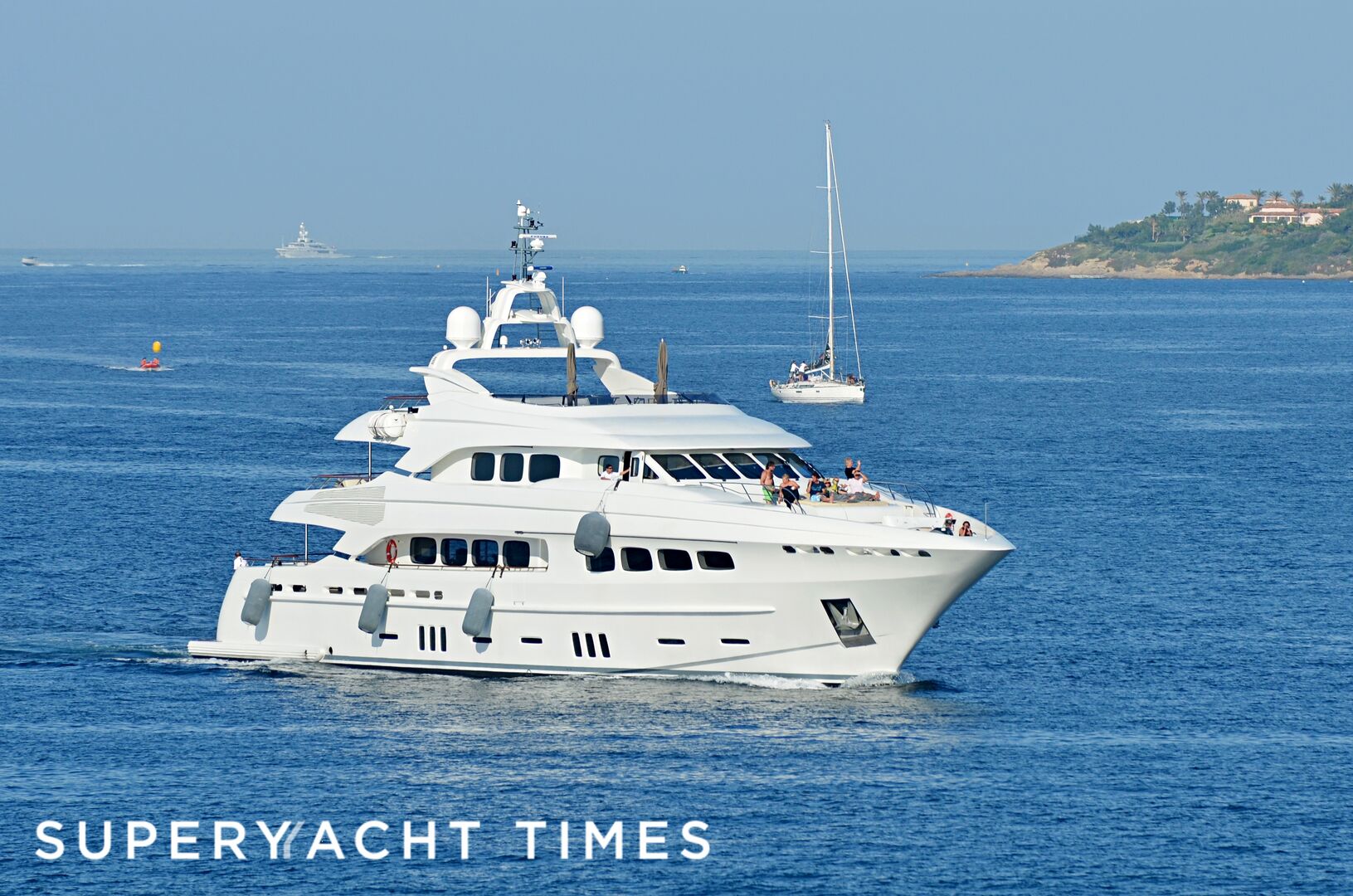 Latitude arriving in Saint-Tropez