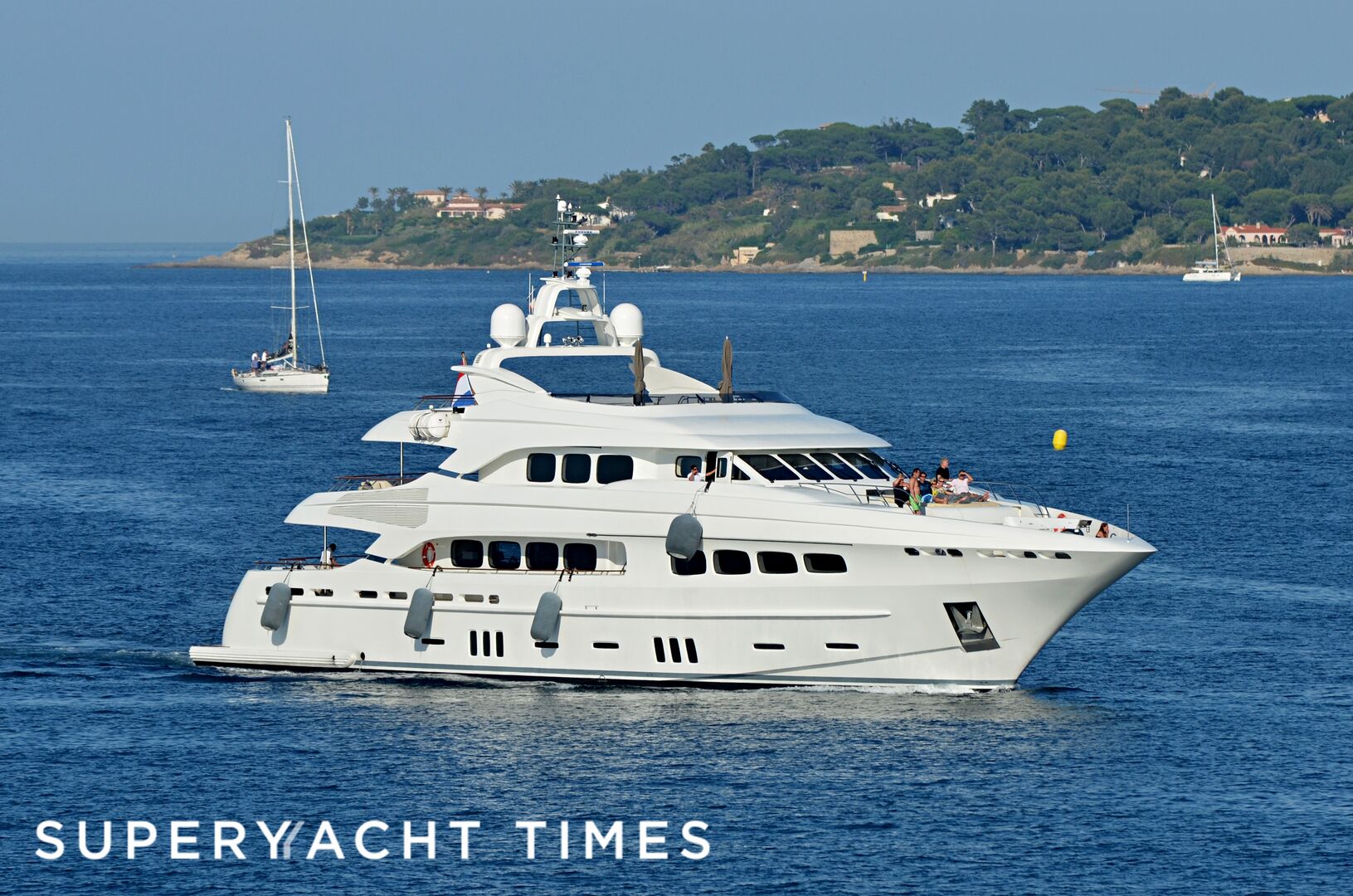 Latitude arriving in Saint-Tropez