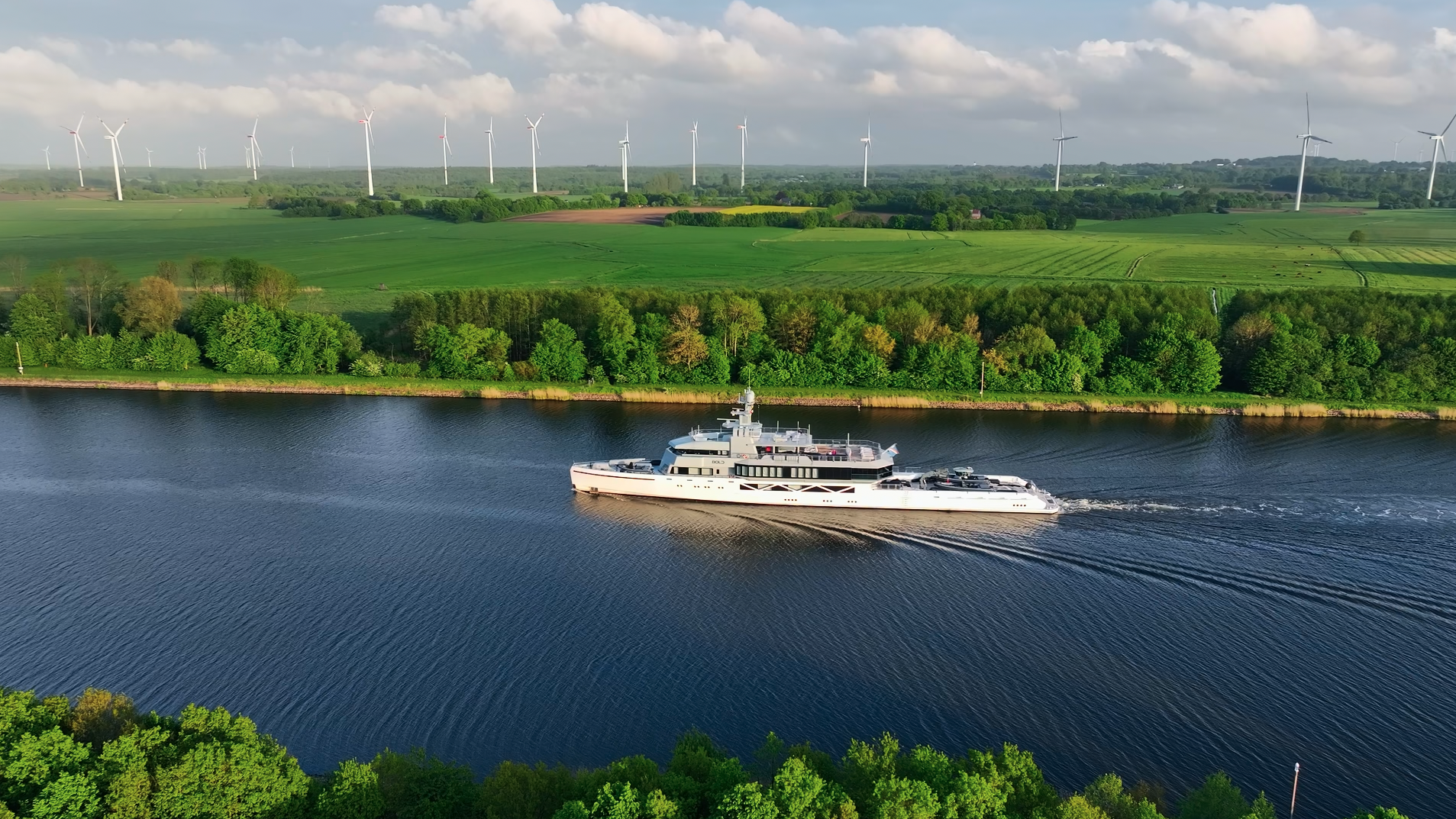 In Pictures: 85m explorer yacht Bold in Kiel Canal