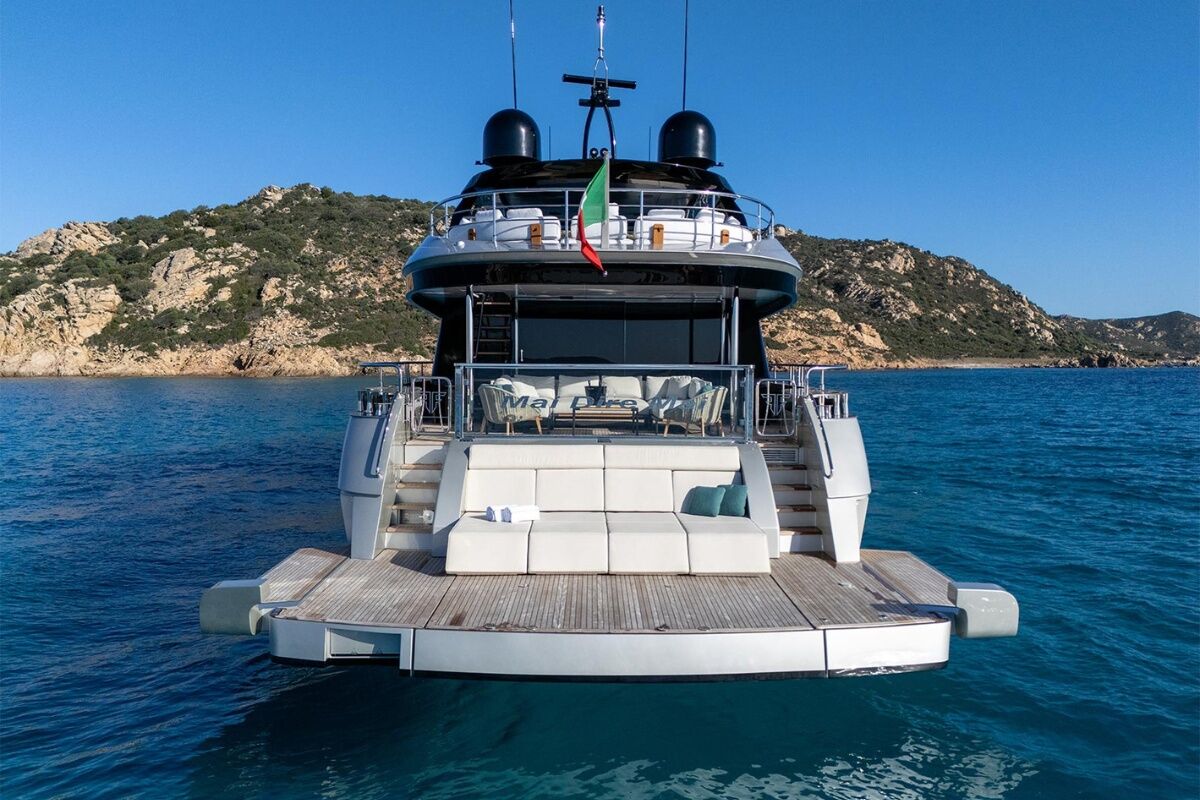Mai Dire Mai yacht stern