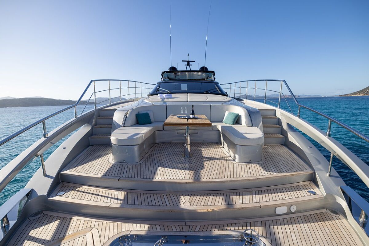 Mai Dire Mai yacht deck