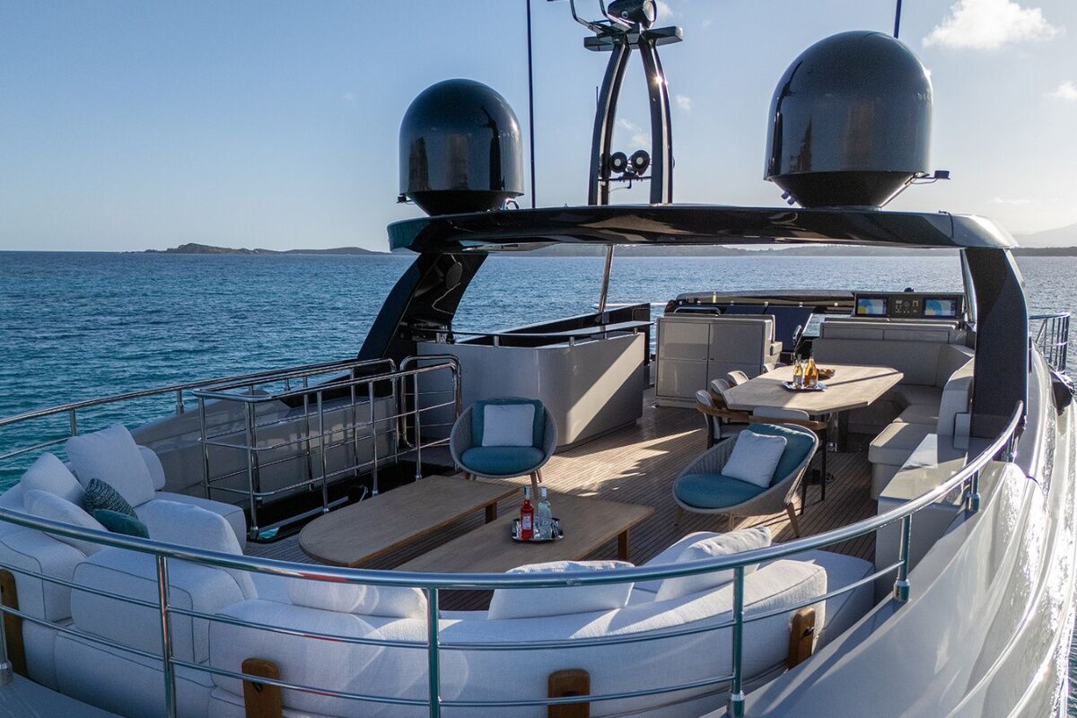 Mai Dire Mai yacht deck