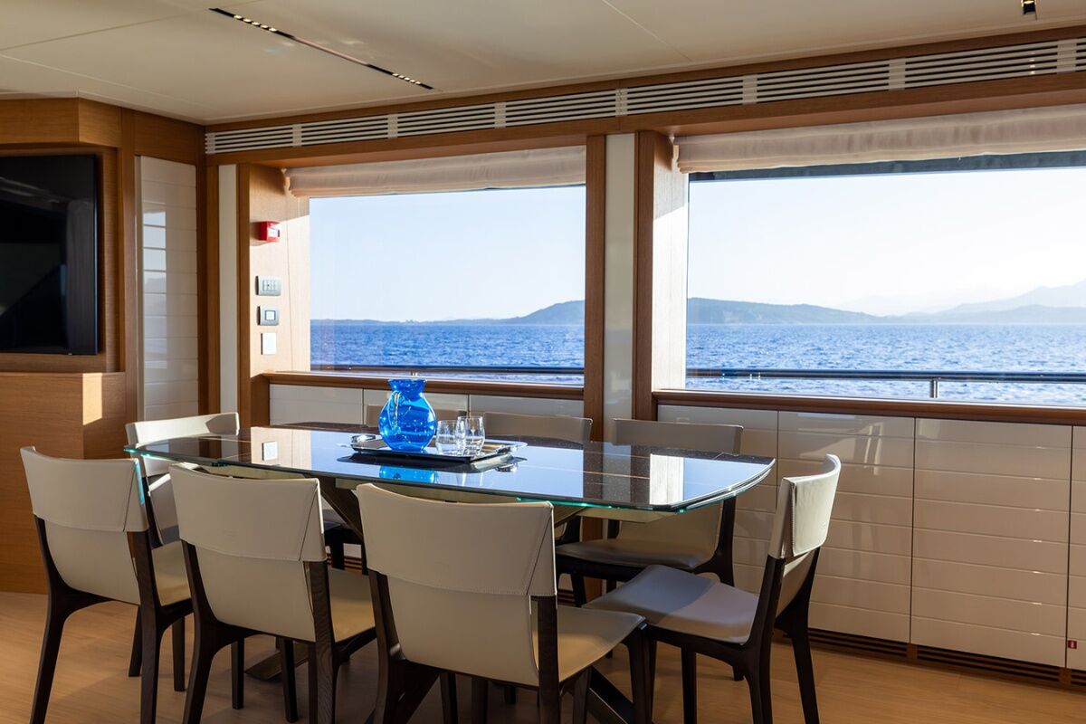 Mai Dire Mai yacht dining