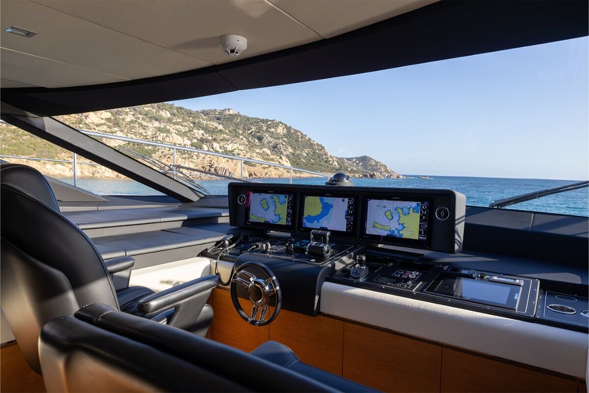 Mai Dire Mai yacht wheelhouse
