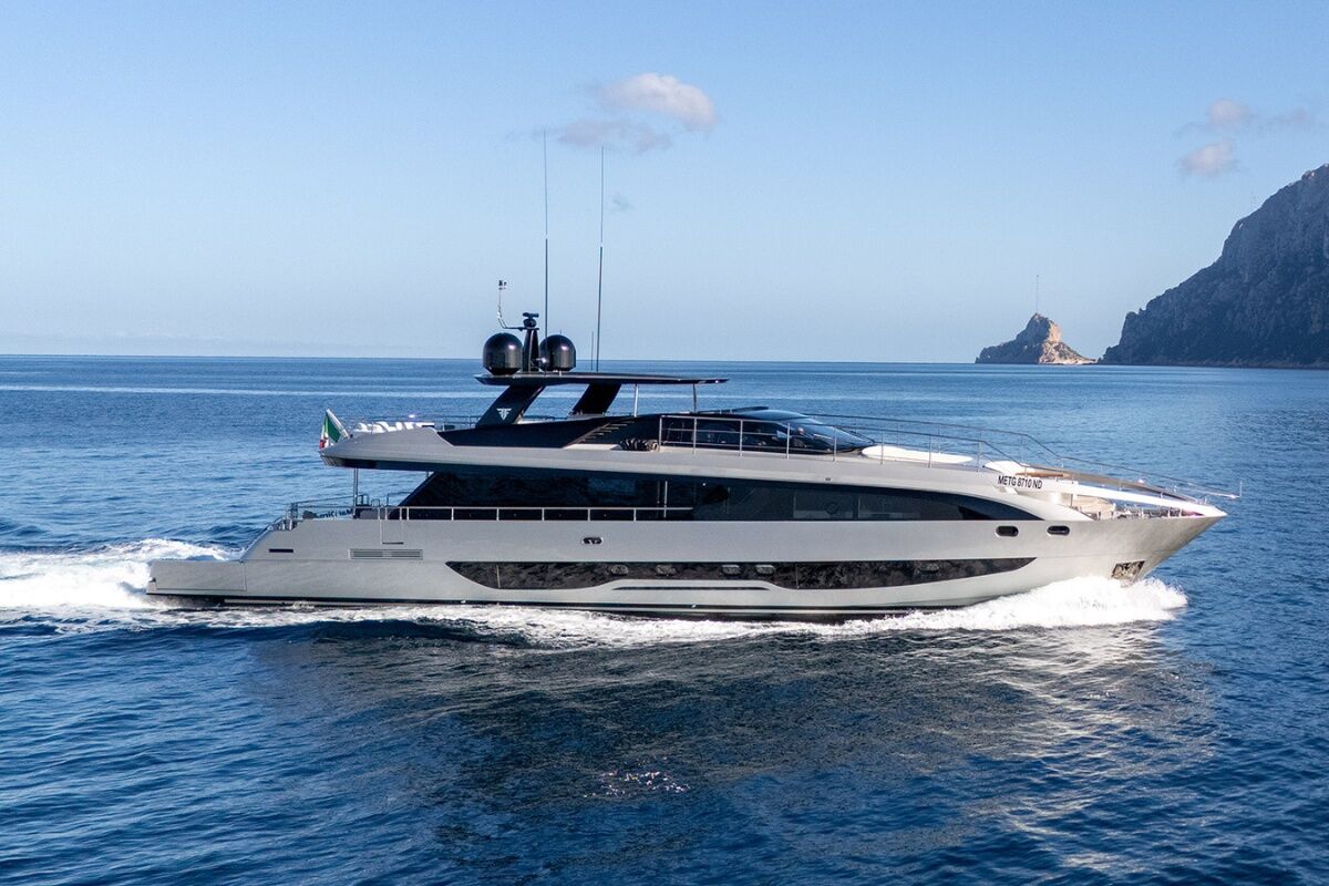 Mai Dire Mai yacht cruising