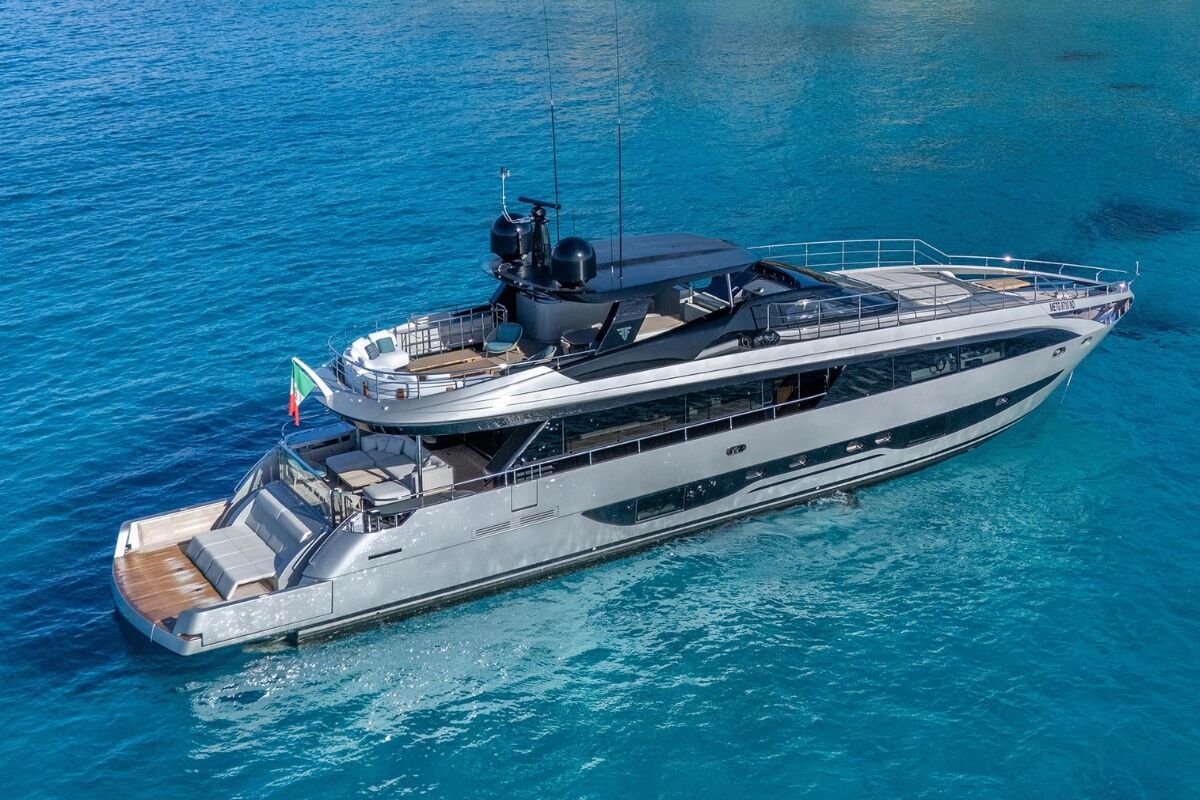 Mai Dire Mai yacht anchored