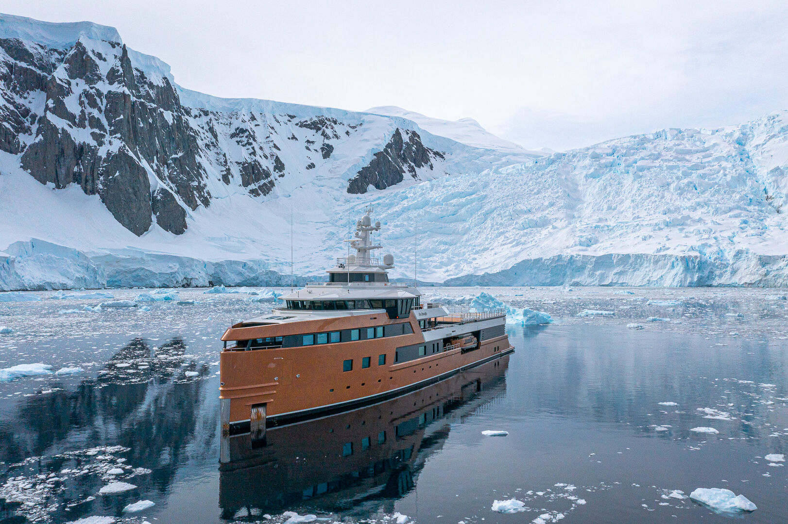 La Datcha yacht cruising