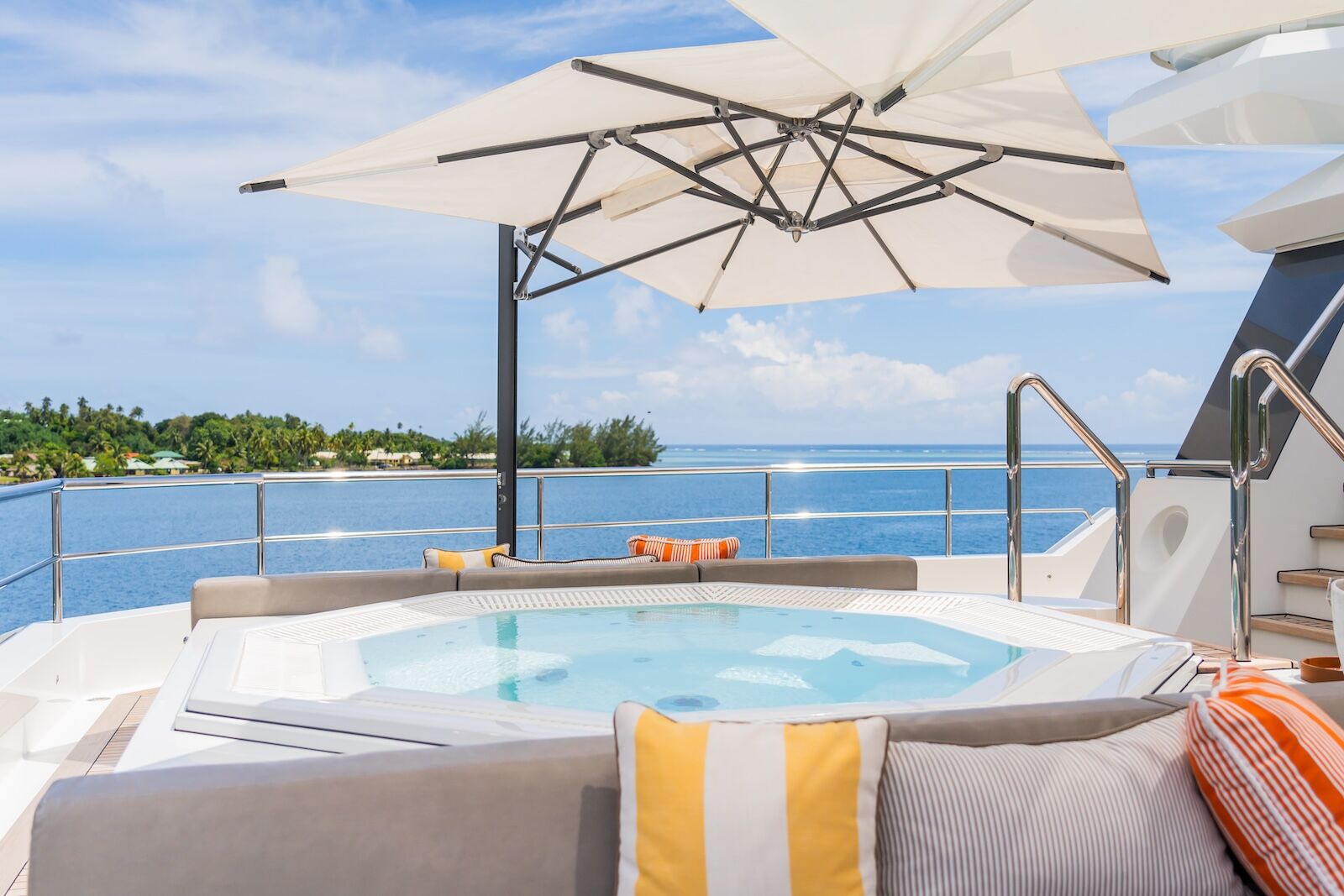 La Datcha yacht deck