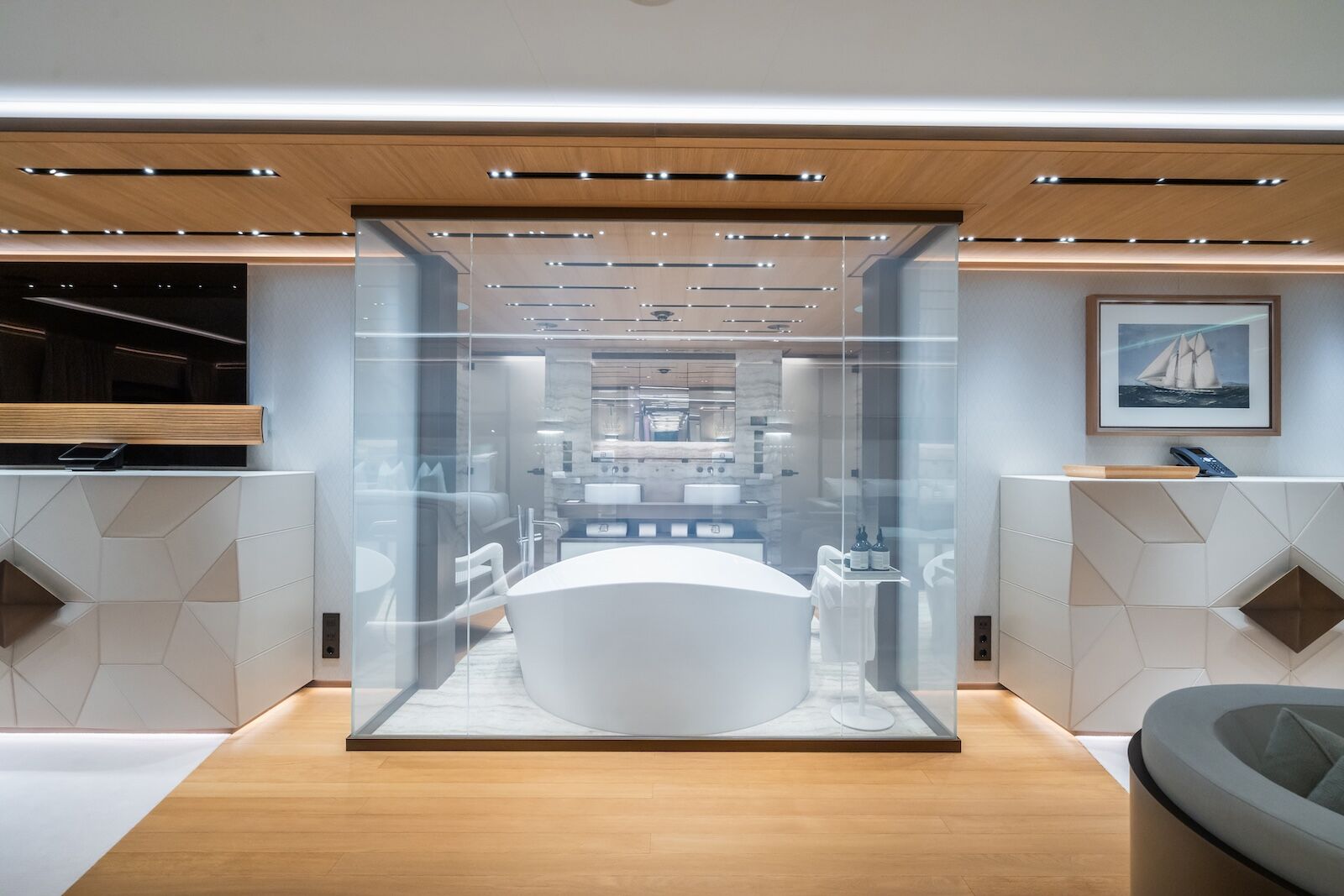 La Datcha yacht bathroom