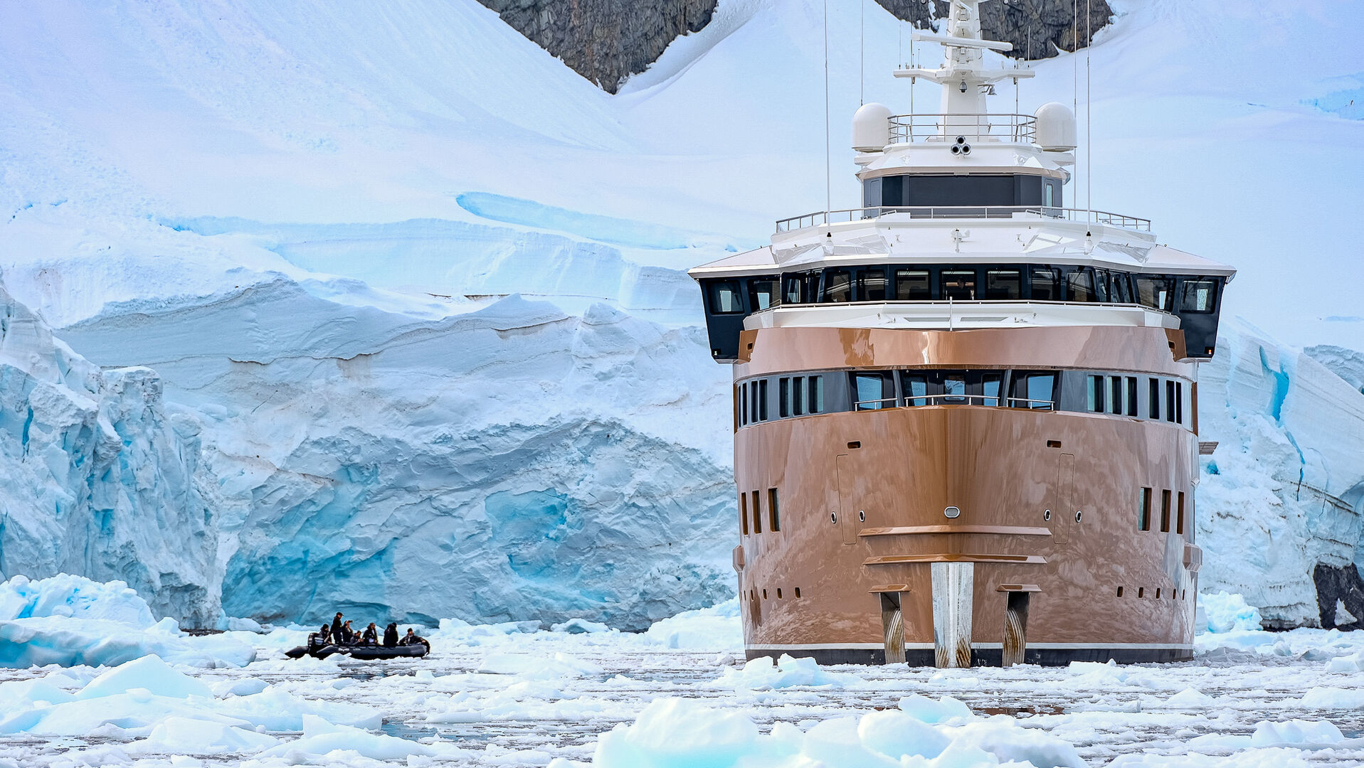 La Datcha yacht bow