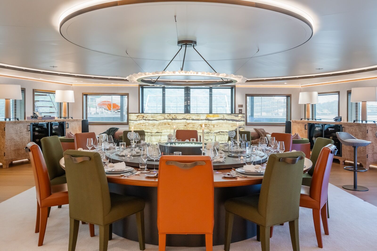 La Datcha yacht dining
