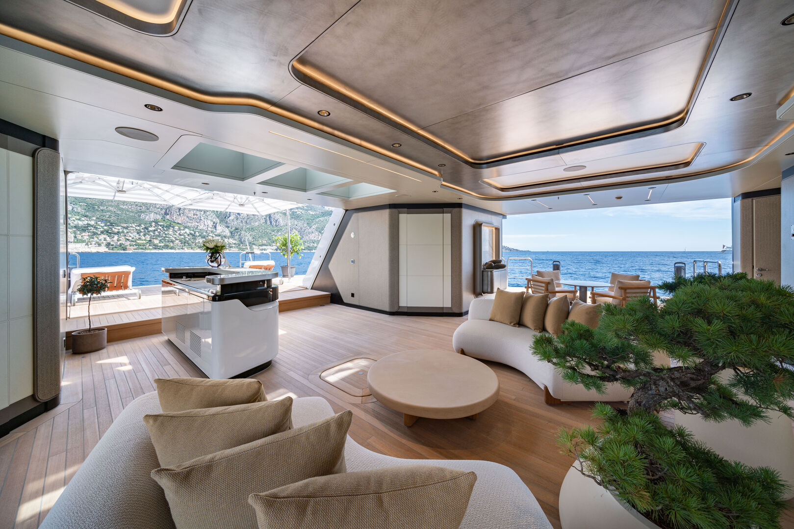 Malia yacht saloon