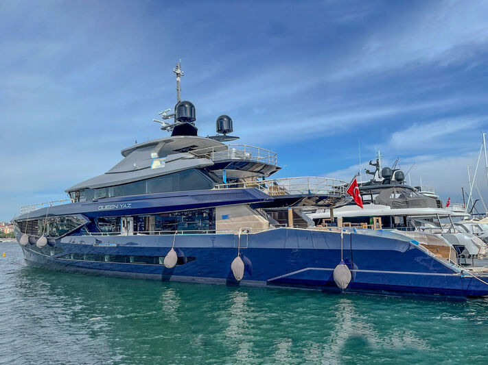 Article image for 50m Dearsan superyacht Queen Yaz launched