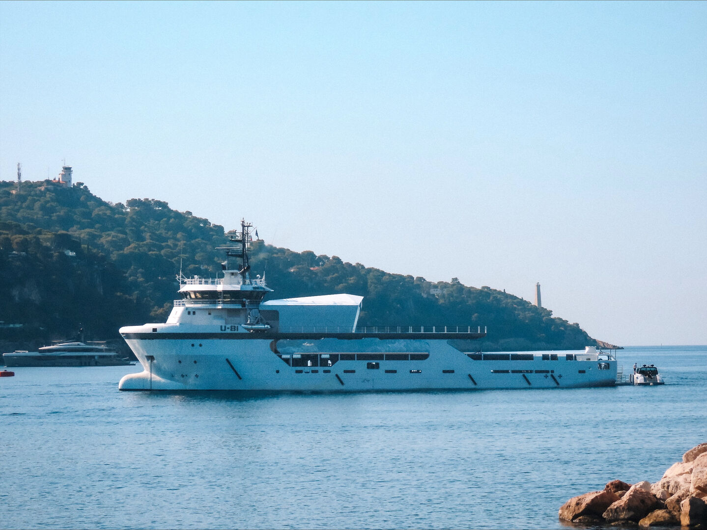 メンテナンス VESSEL Newly-converted yacht support vessel U-81 in Villefranche-sur-Mer