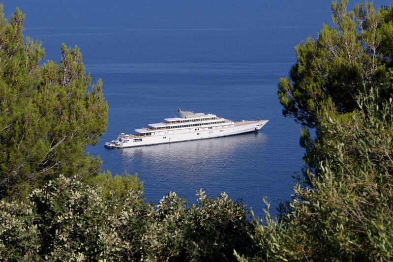 Thumbnail for /yacht-news/lurssen-yacht-rising-sun-in-mallorca