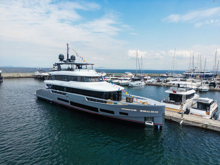 ・Denmark sea & yacht・１９cm・ Copen・ CPN delivers 37m explorer yacht K-584