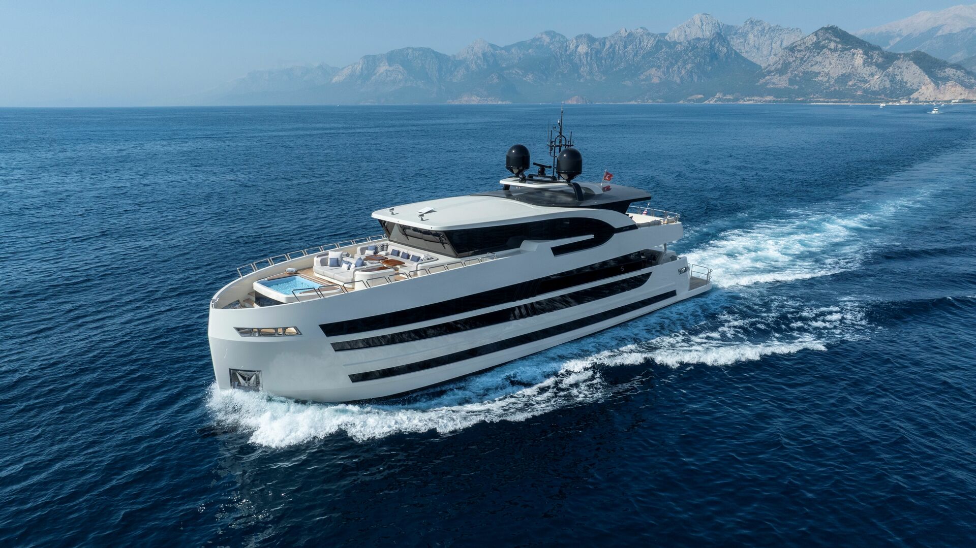 Beyond length: How volume and engineering redeﬁne the 30m yacht