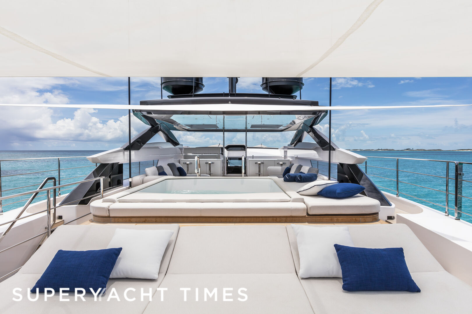 Vista Blue sundeck