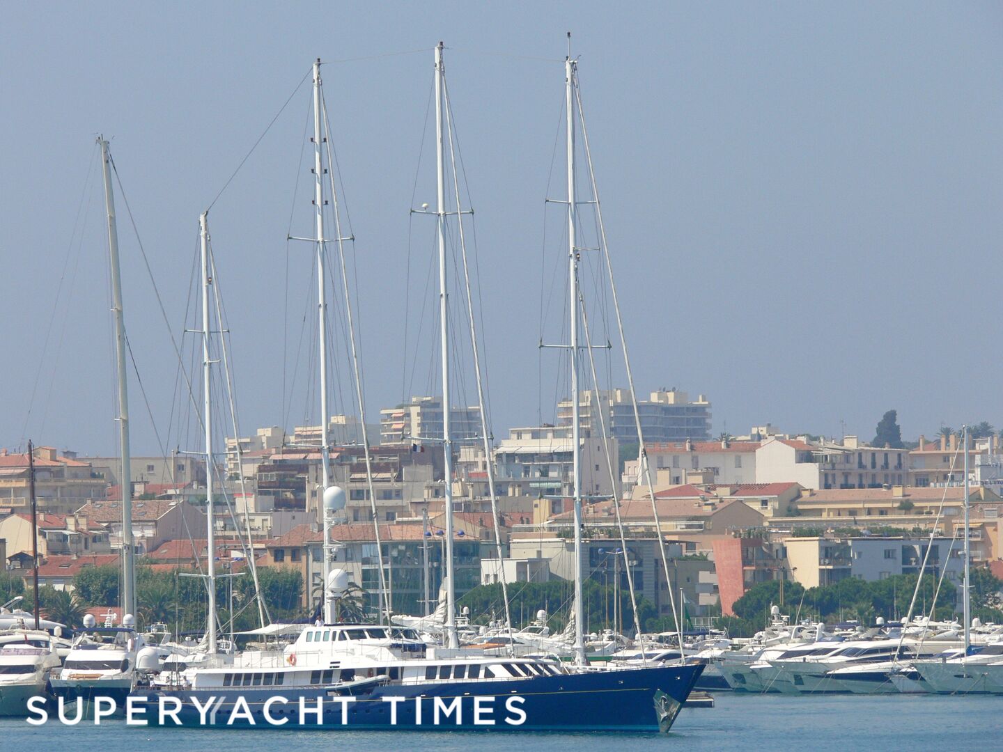 Phocea leaving Antibes