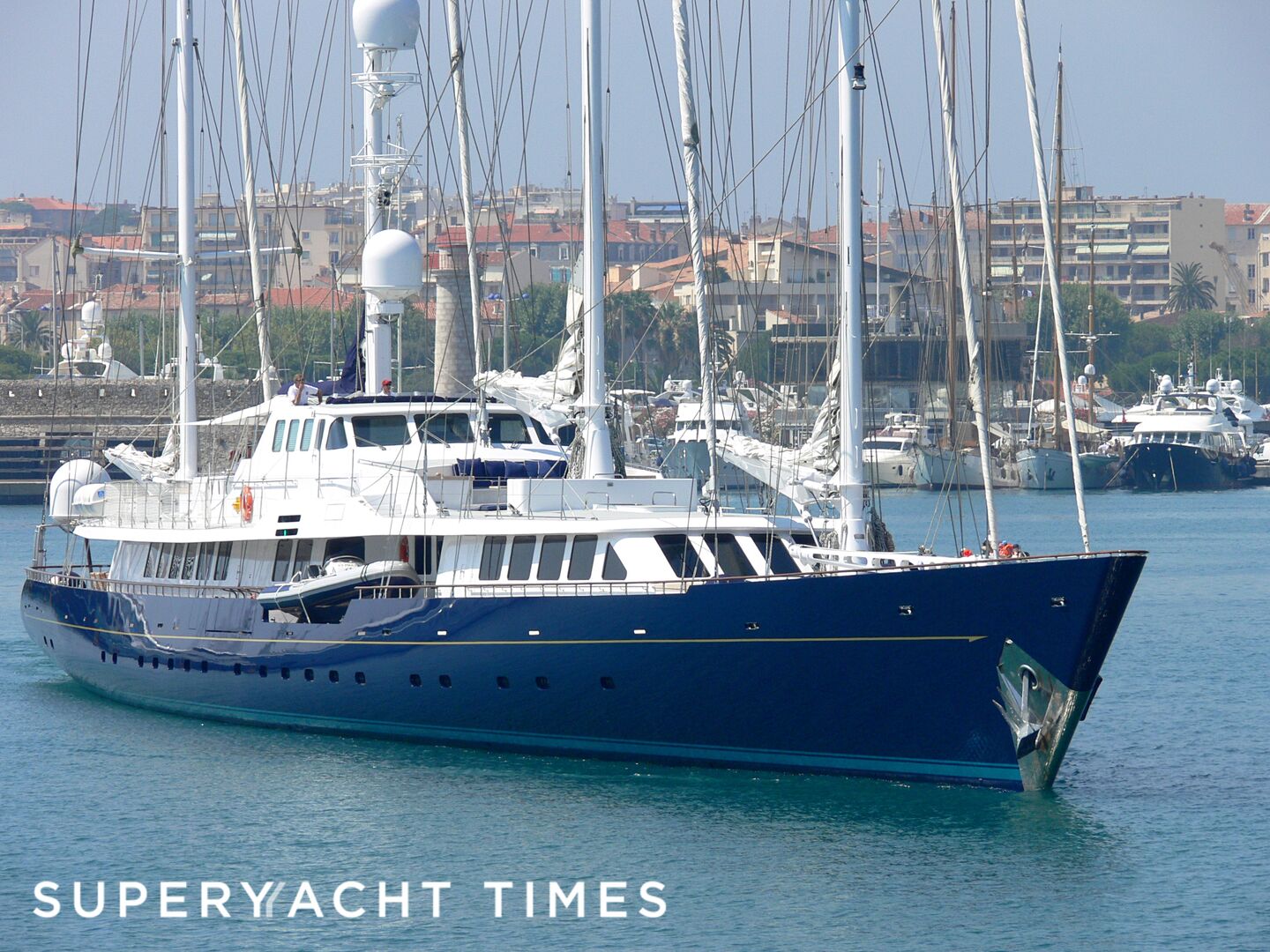 Phocea leaving Antibes