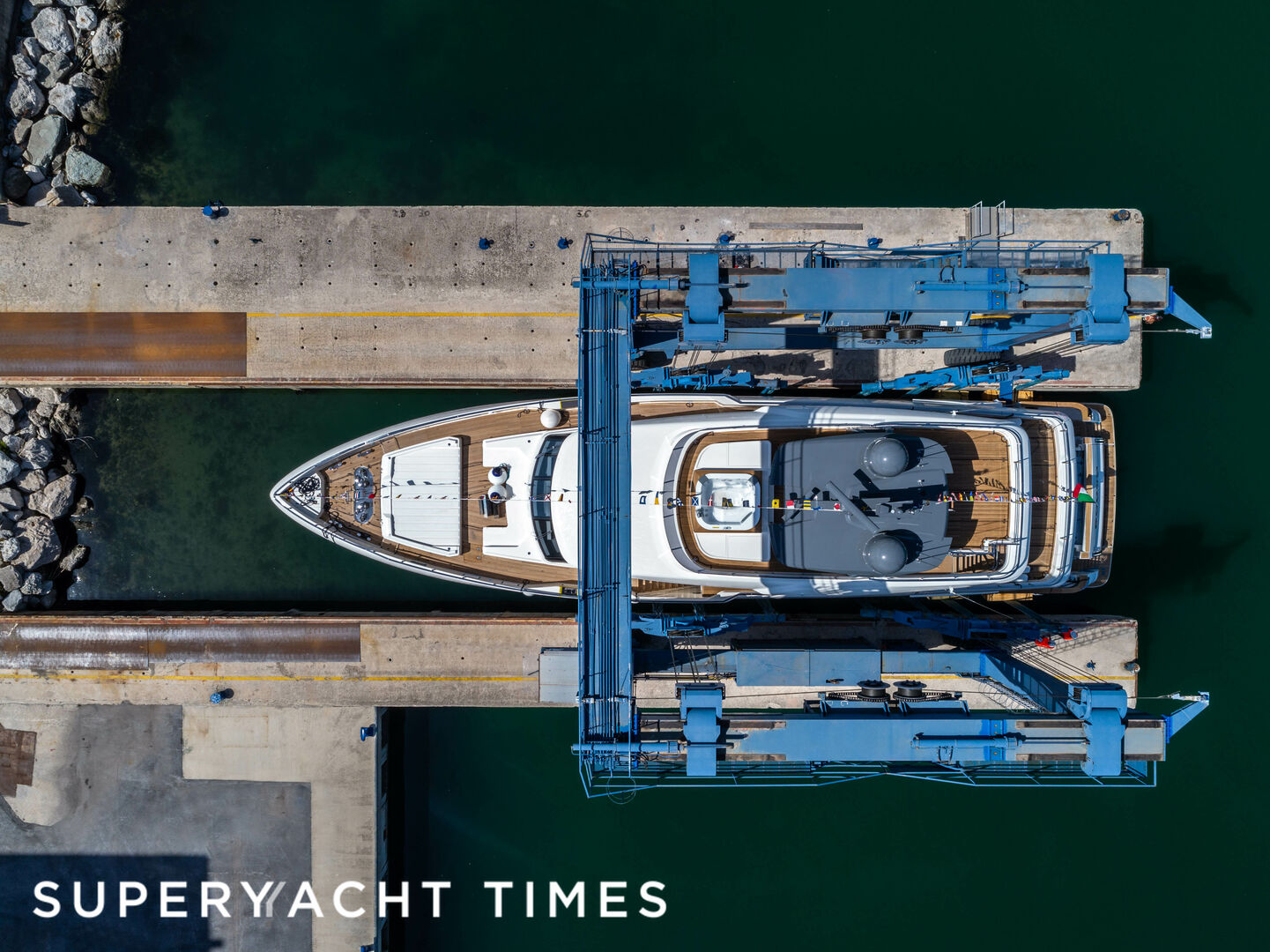 Custom Line Navetta 33/05 launch