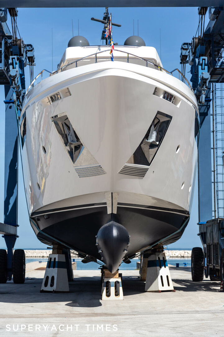 Custom Line Navetta 33/05 launch